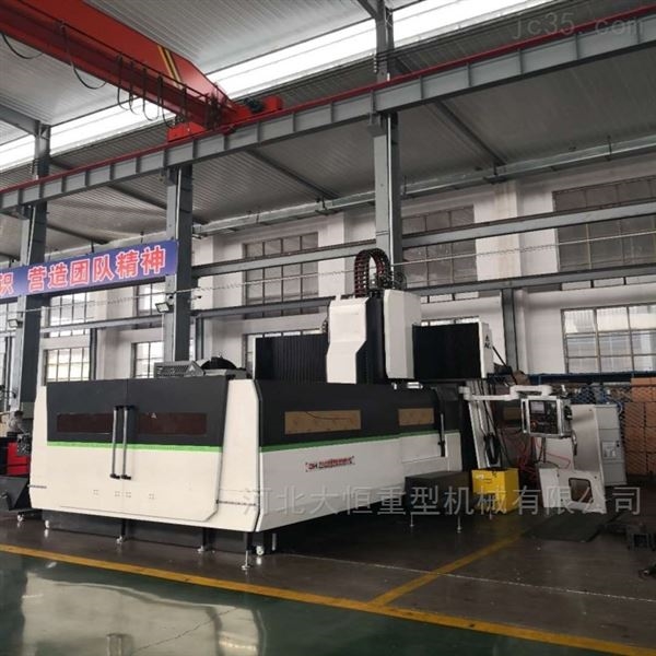 動(dòng)台式數(shu)控龍門(men)銑床